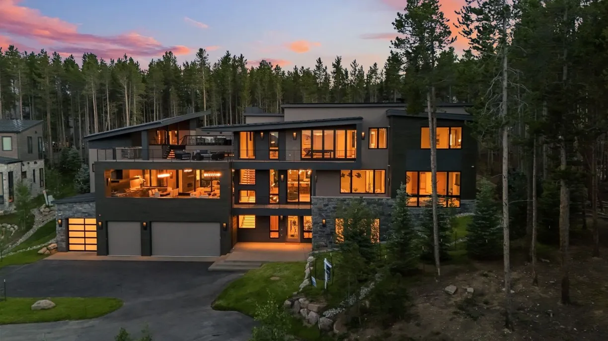 Denver Real Estate | View 119 Boulder Circle | 8 Beds, 9 Baths