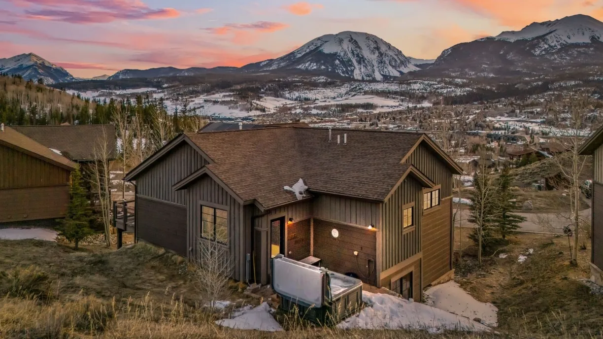 Denver Real Estate | View 52 Buckskin Lane | 5 Beds, 3 Baths