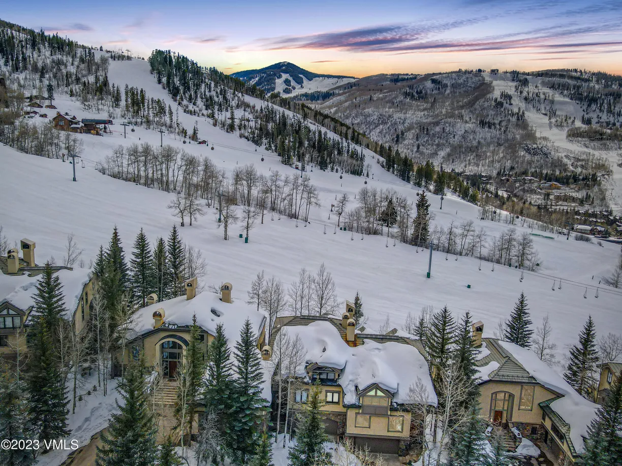 Denver Real Estate | View 22 Greystone Court | 4 Beds, 5 Baths