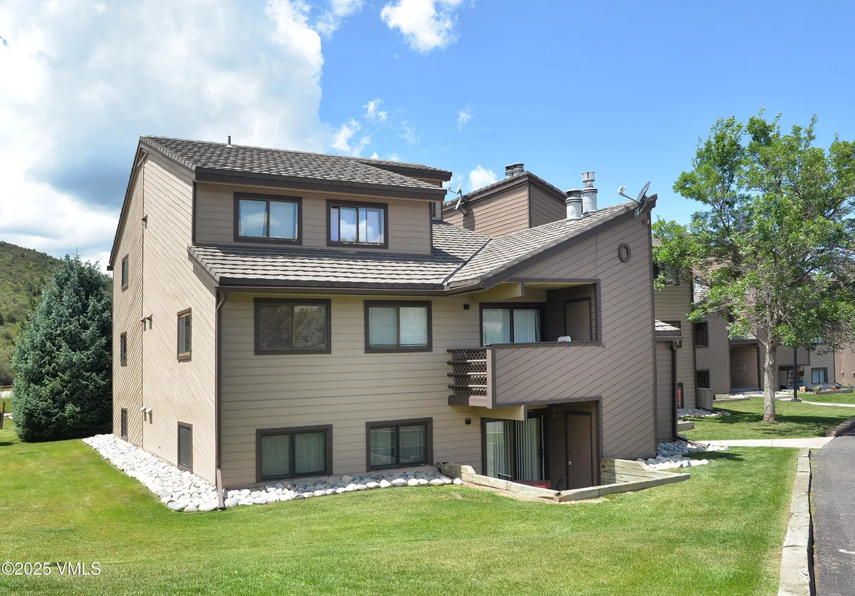 Denver Real Estate | View 1061 W Beaver Creek Boulevard, O202 | 2 Beds, 2 Baths