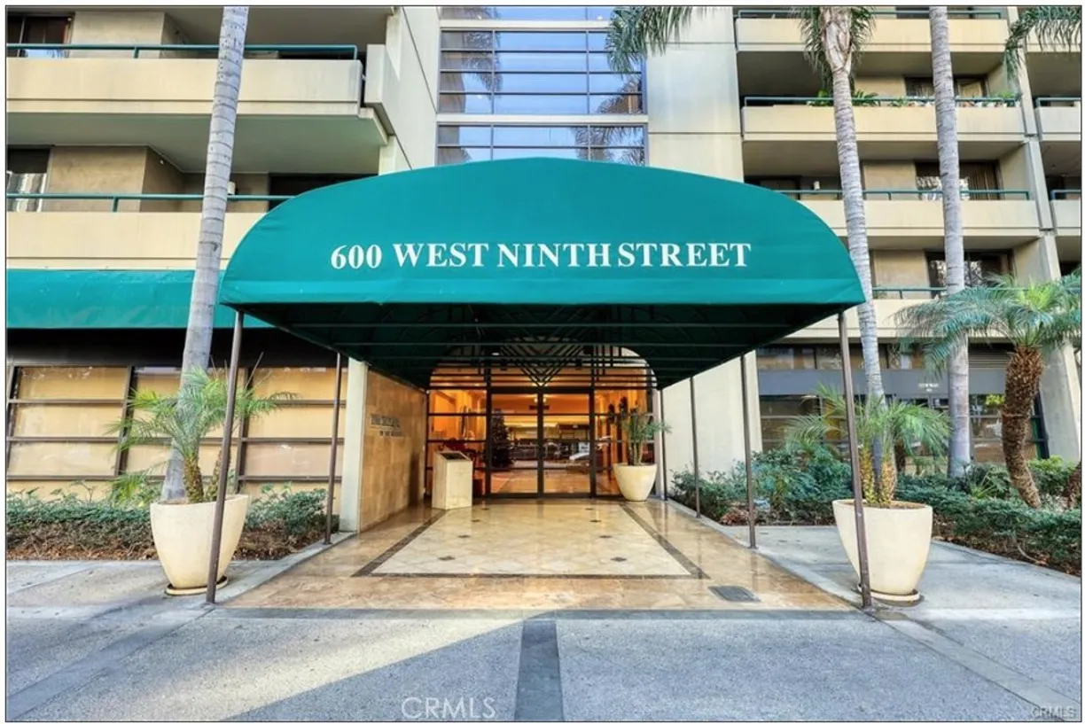 Northern California Real Estate | View 600 W 9th Street, 902 | 1 Bed, 1 Bath