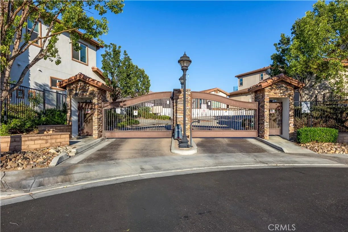 556 Via Pueblo, Riverside, CA 92507 Property for sale