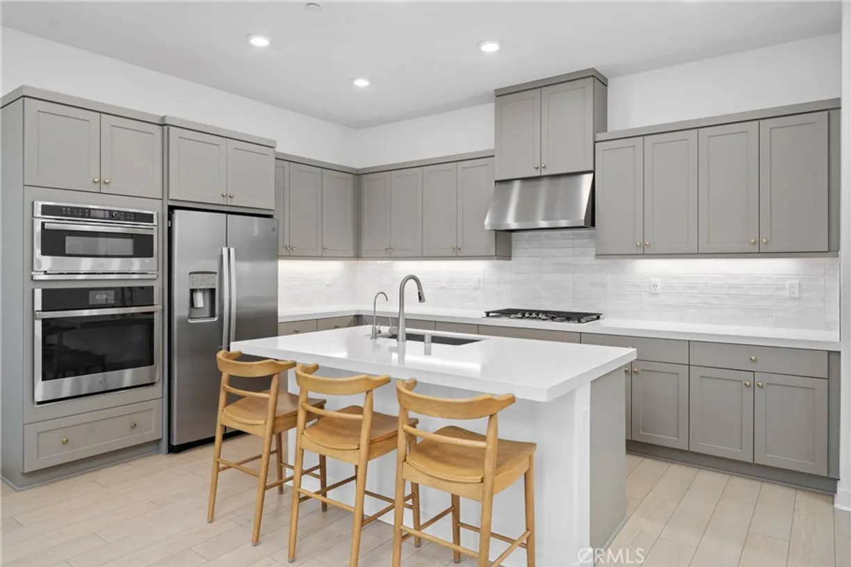 Northern California Real Estate | View 185 Sash | 1 Bed, 1 Bath