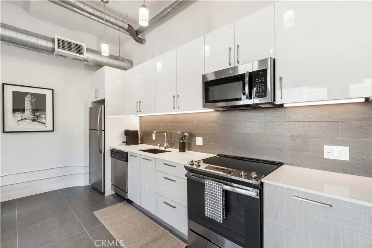 Northern California Real Estate | View 939 S Broadway, 705 | Listing