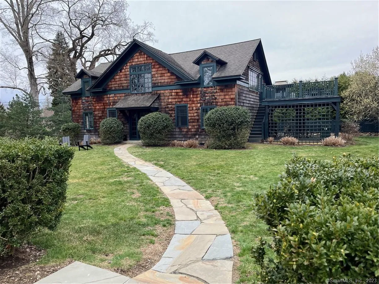 Greenwich Real Estate | View 17 Kirby Road | 2 Beds, 2 Baths