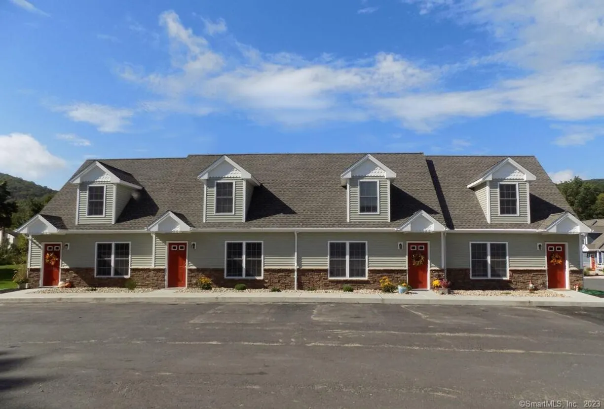 Greenwich Real Estate | View 90 Twenty Four Bumper Road | 2 Beds, 2 Baths