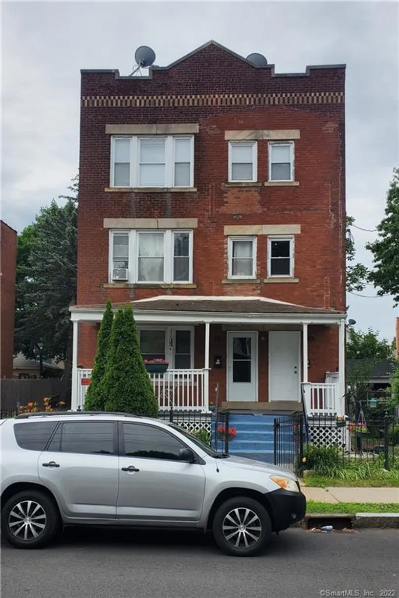 Greenwich Real Estate | View 43 Colonial Street | 3 Beds, 1 Bath