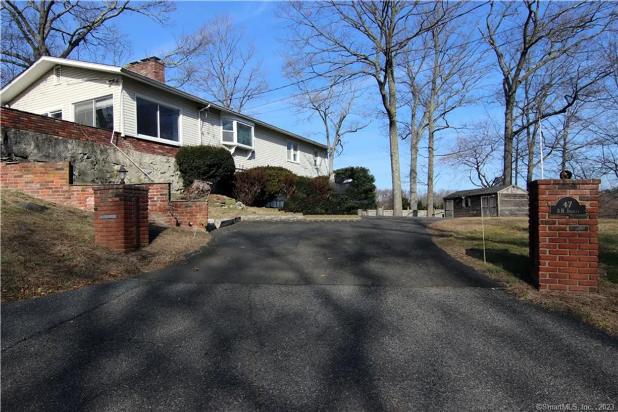 Greenwich Real Estate | View 47 Ridge Street | 2 Beds, 2 Baths