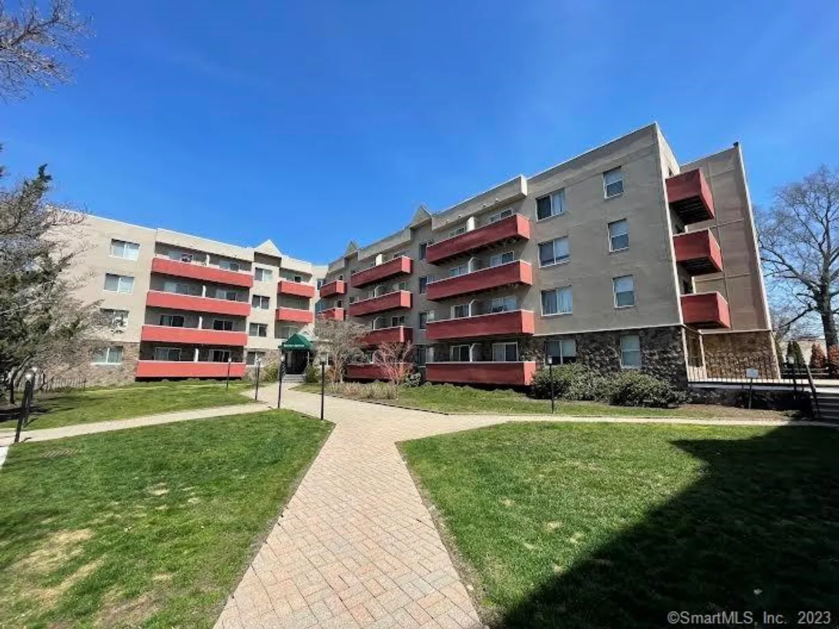Greenwich Real Estate | View 93A Richards Avenue, 110 | 2 Beds, 2 Baths