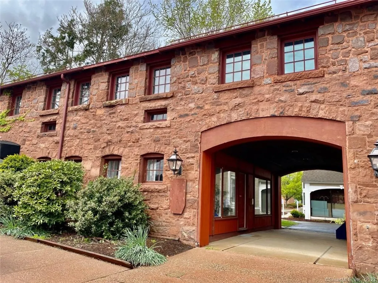 Greenwich Real Estate | View 10 Jim Gallagher Way, 3