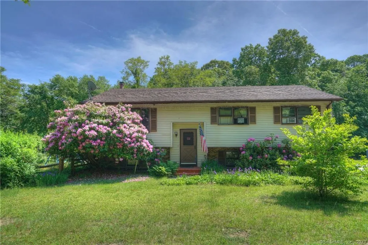 Greenwich Real Estate | View 8 Deer Ridge Road | 3 Beds, 2 Baths