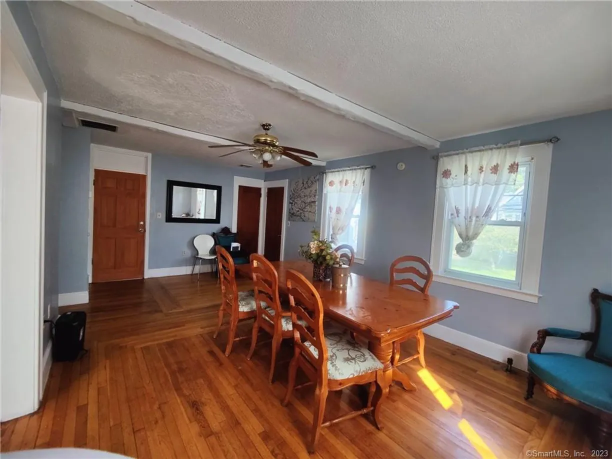 Greenwich Real Estate | View 1480 Quinnipiac Avenue, 2 | 5 Beds, 2 Baths