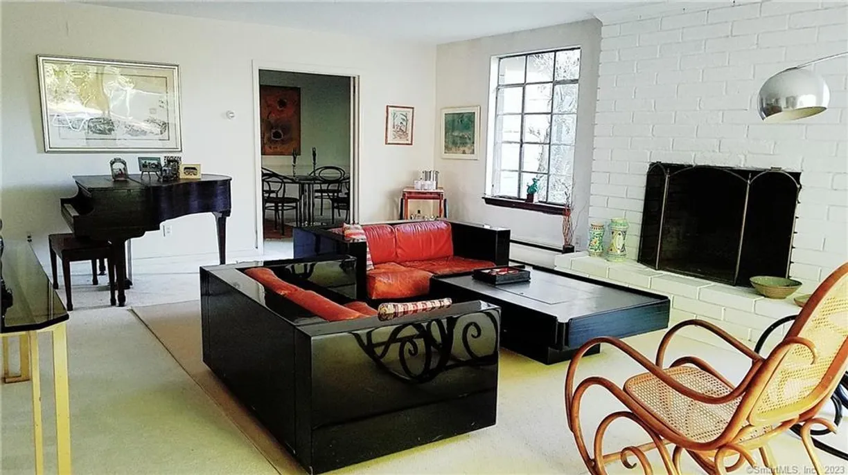 Greenwich Real Estate | View 6 Summer Hill Road | 5 Beds, 3 Baths