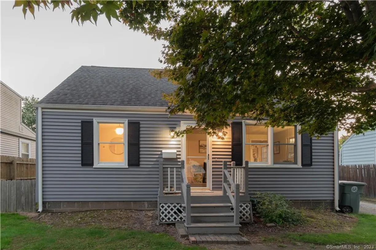 Greenwich Real Estate | View 114 Underhill Road | 3 Beds, 1 Bath