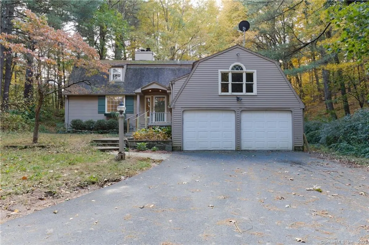 Greenwich Real Estate | View 181 West Avon Road | 4 Beds, 2 Baths
