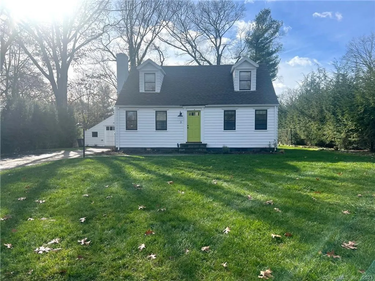 Greenwich Real Estate | View 3 Oak Ridge Park | 4 Beds, 2 Baths