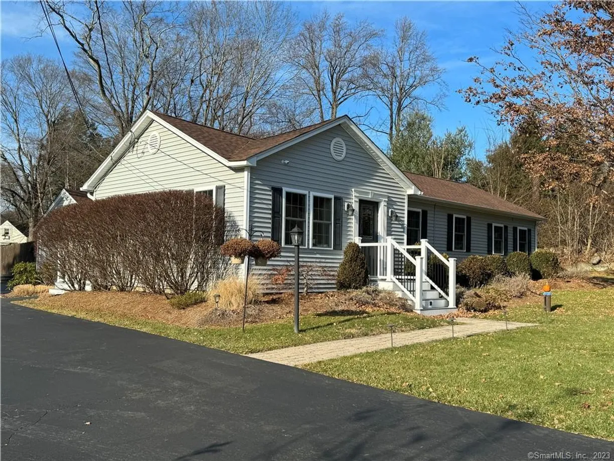 Greenwich Real Estate | View 12 Milltown Road | 3 Beds, 1 Bath