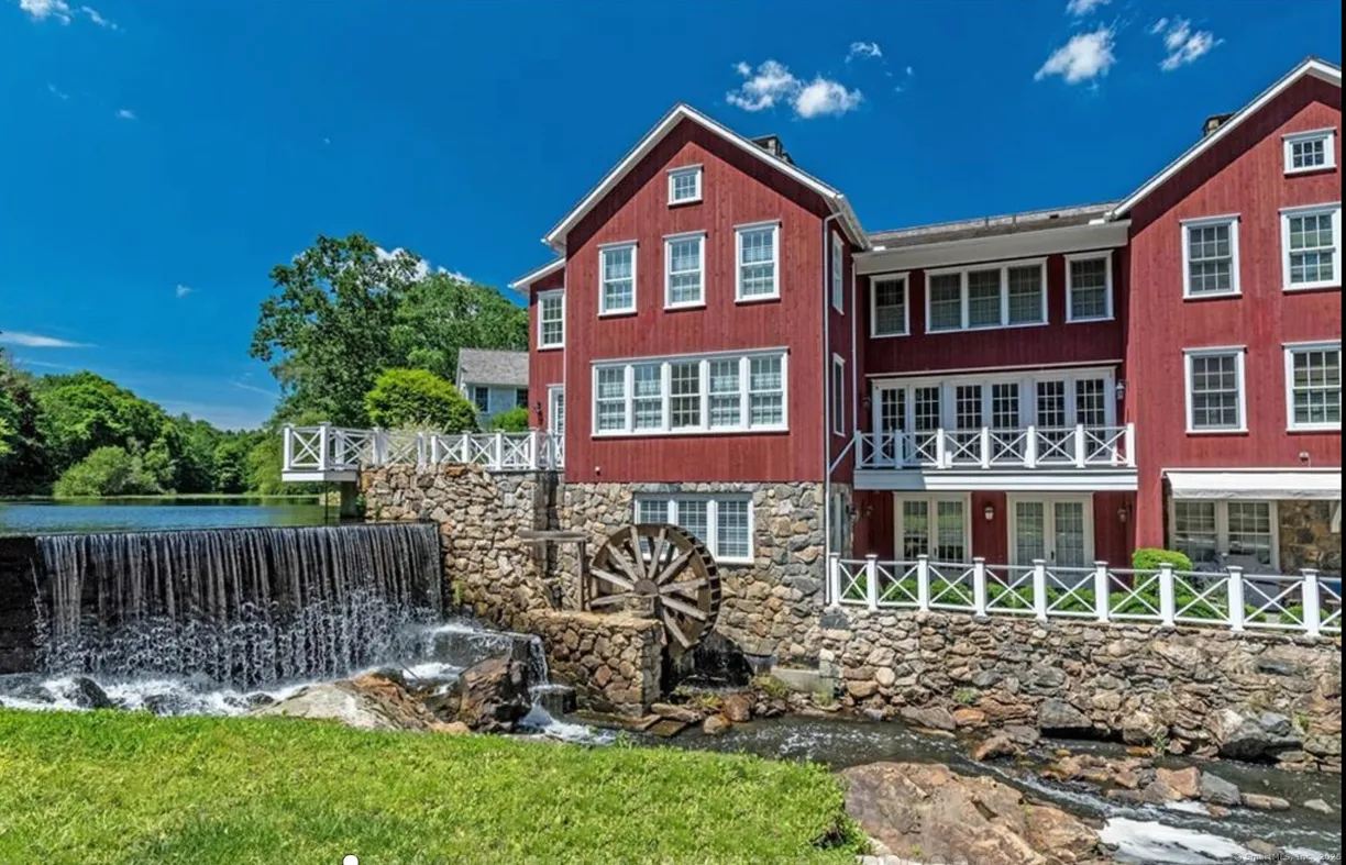 Greenwich Real Estate | View 55 Jelliff Mill Road, 55 | 3 Beds, 3 Baths