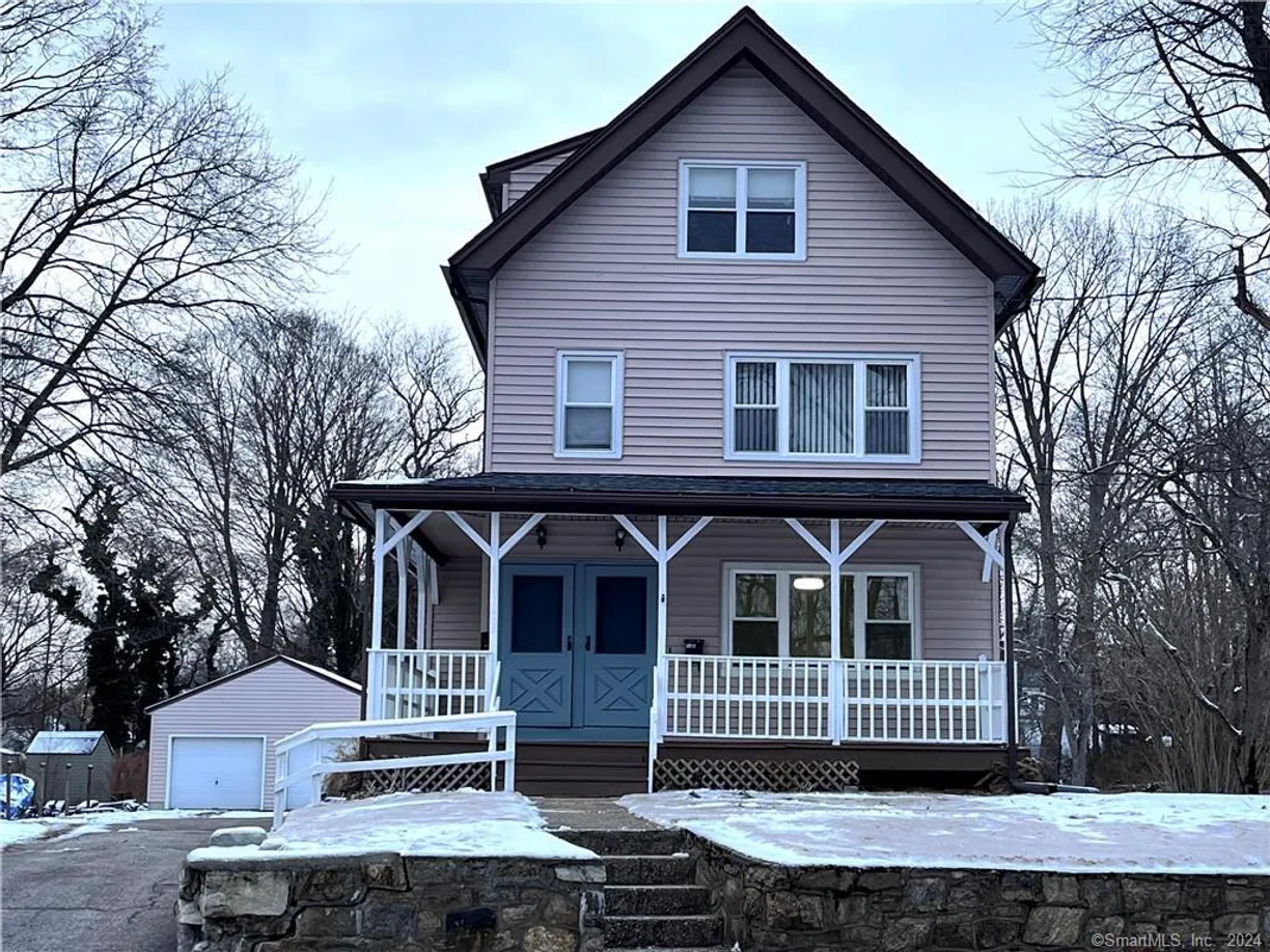 Greenwich Real Estate | View 1438 North Avenue, 1 | 2 Beds, 1 Bath
