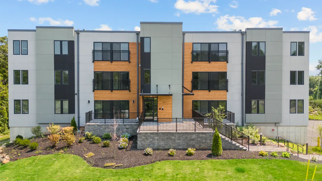 Greenwich Real Estate | View 245 East Main Street, Unit 7 | 3 Beds, 2 Baths
