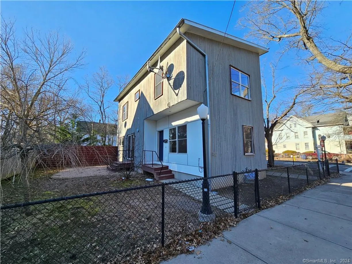 Greenwich Real Estate | View 132 Newhall Street | 2 Beds, 1 Bath