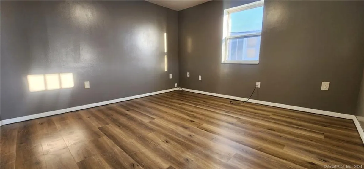 Greenwich Real Estate | View 18 Willoughby Street, 2 | 2 Beds, 1 Bath