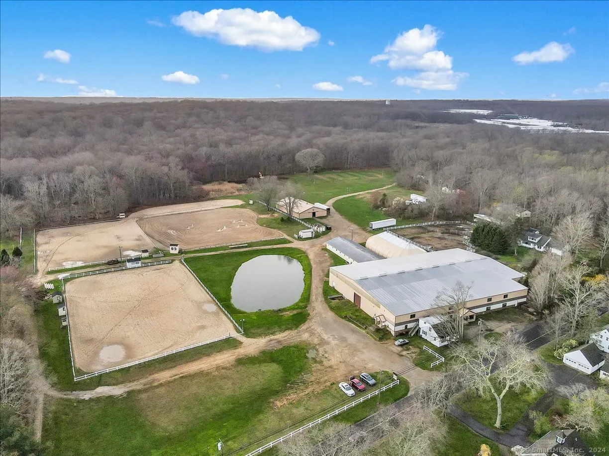 Greenwich Real Estate | View 313 Pond Meadow Road | 2 Baths
