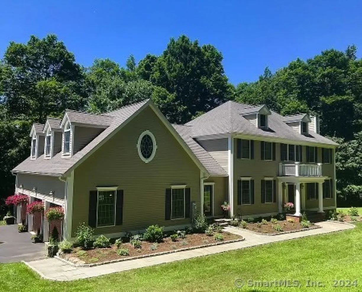 Greenwich Real Estate | View 11 Long Wall | 4 Beds, 3 Baths
