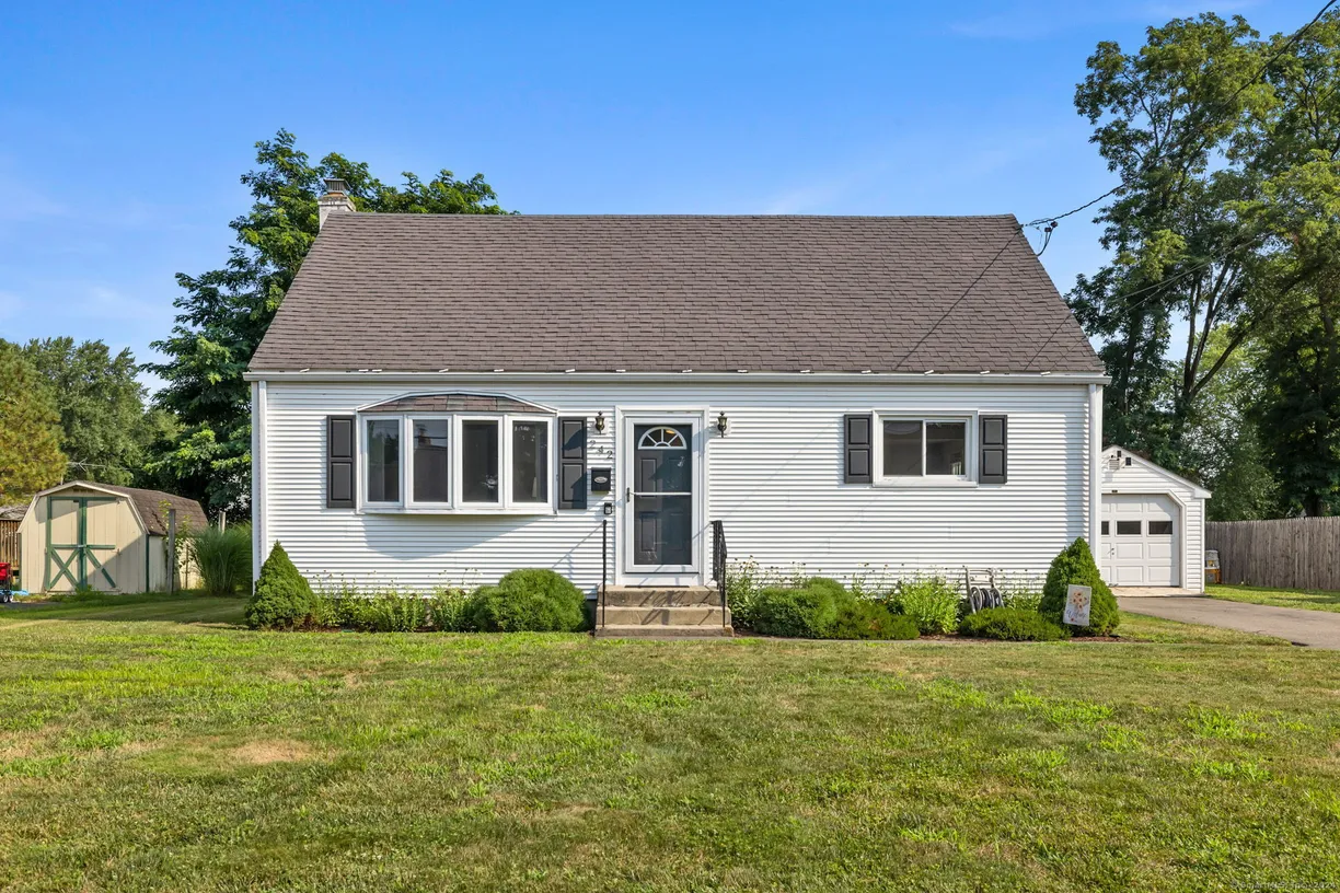 Greenwich Real Estate | View 242 Sandra | 3 Beds, 1 Bath