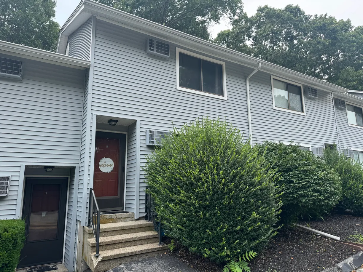 Greenwich Real Estate | View 292 Meridian Street, APT G | 2 Beds, 1 Bath