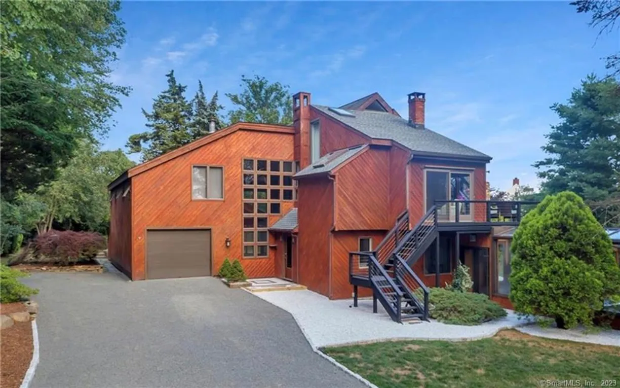 Greenwich Real Estate | View 7 Hickory Avenue | 3 Beds, 3 Baths