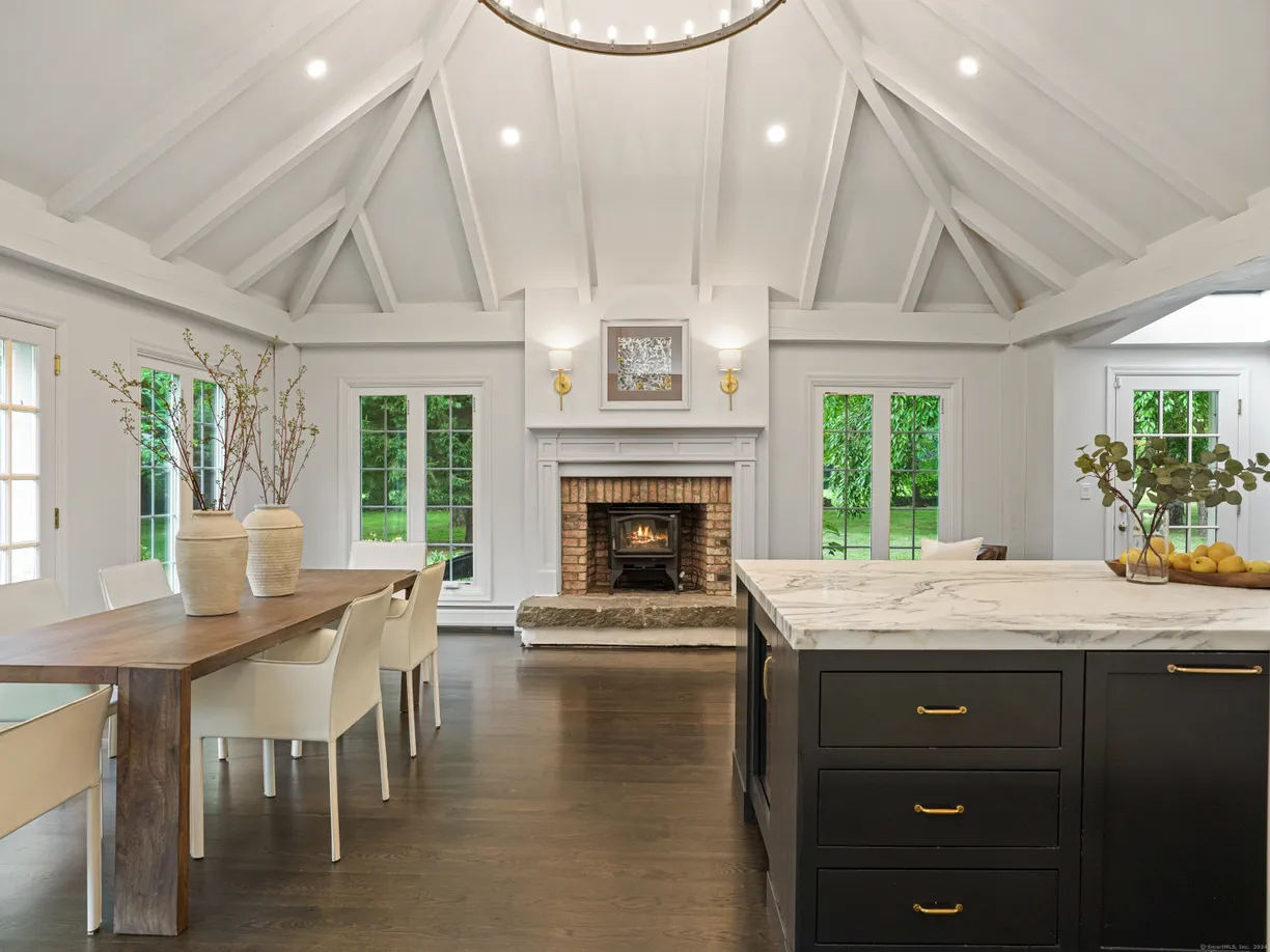 Greenwich Real Estate | View 125 Brett Lane | 6 Beds, 7 Baths