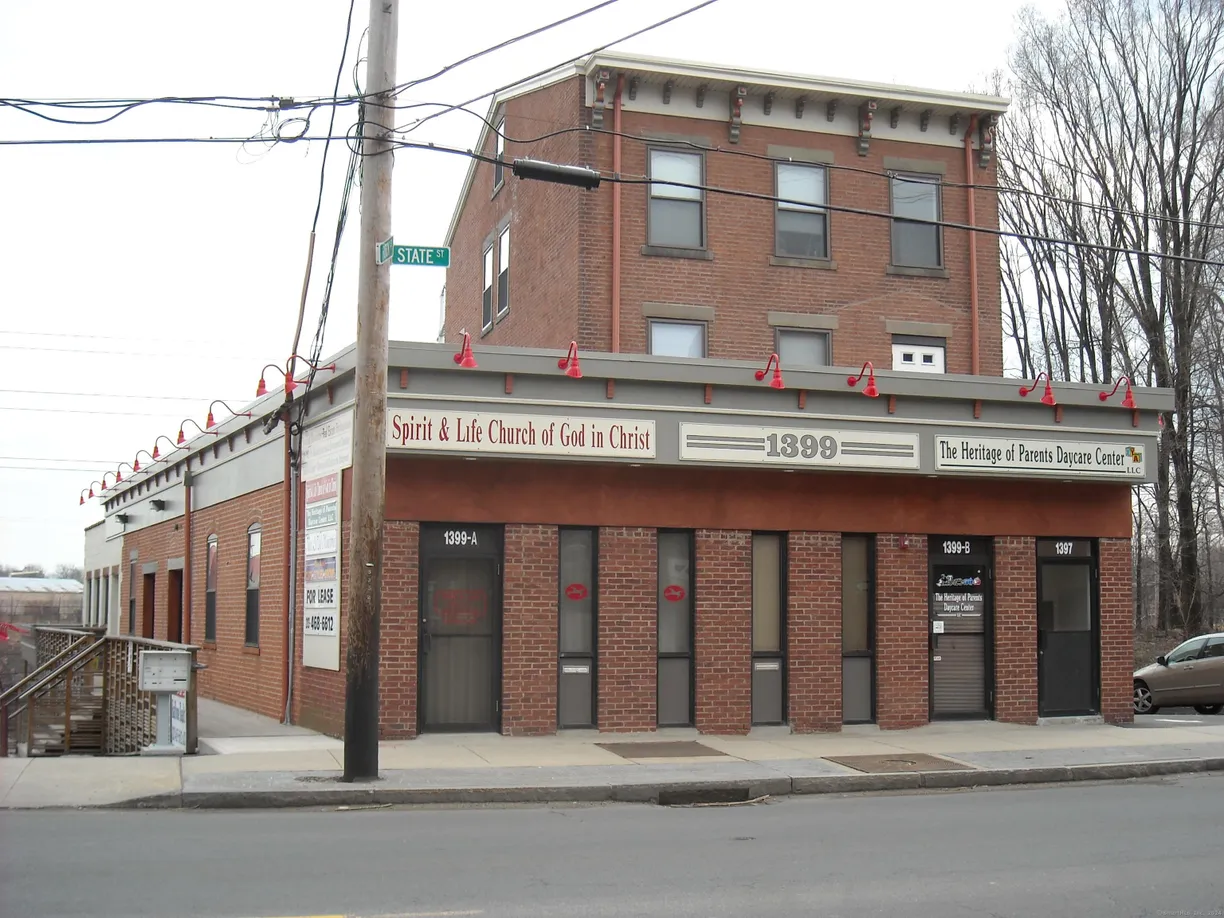 Greenwich Real Estate | View 1397-1399 State Street, 6 | 3 Beds, 1 Bath