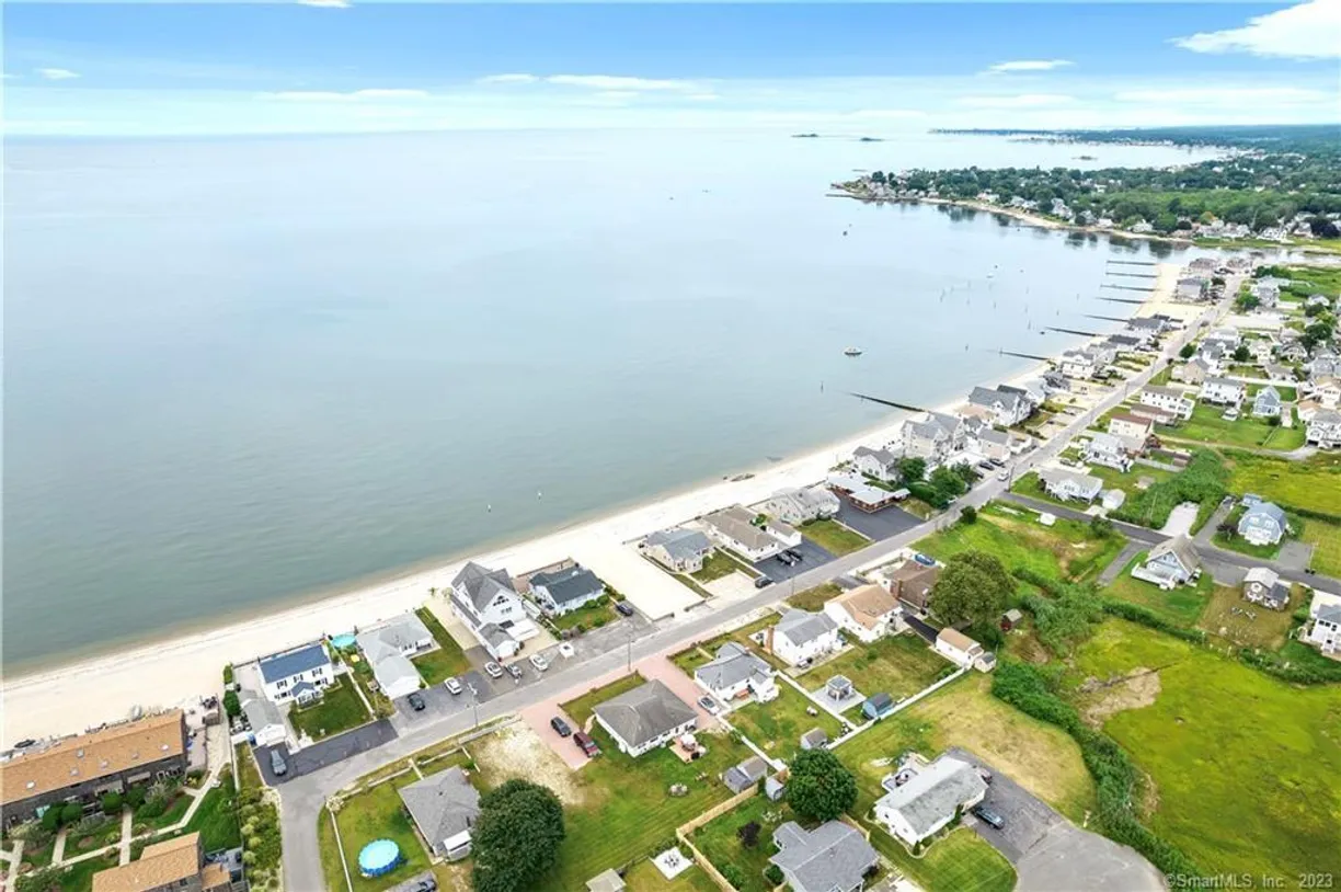 Greenwich Real Estate | View 8 Belaire Manor | Listing