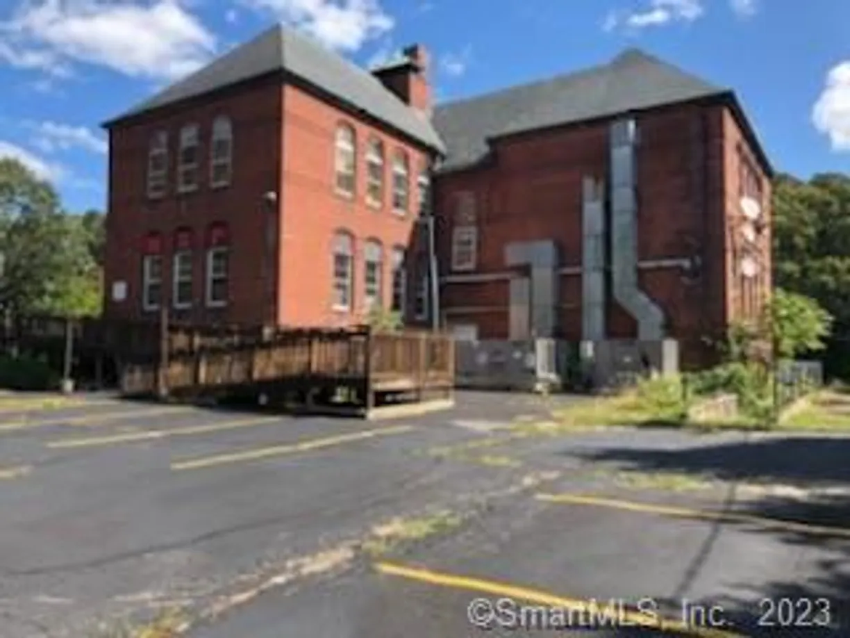 Greenwich Real Estate | View 327 Laurel Hill Avenue | Listing