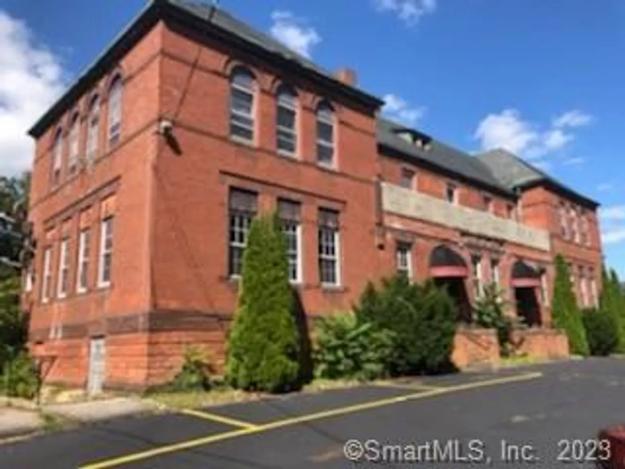 Greenwich Real Estate | View 327 Laurel Hill Avenue | Listing