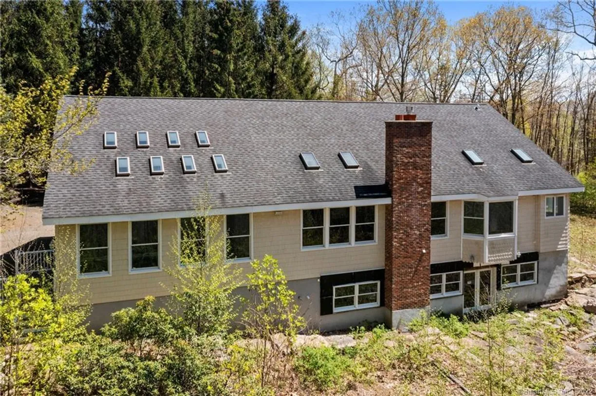 Greenwich Real Estate | View 310 Hart Road | 3 Beds, 2 Baths