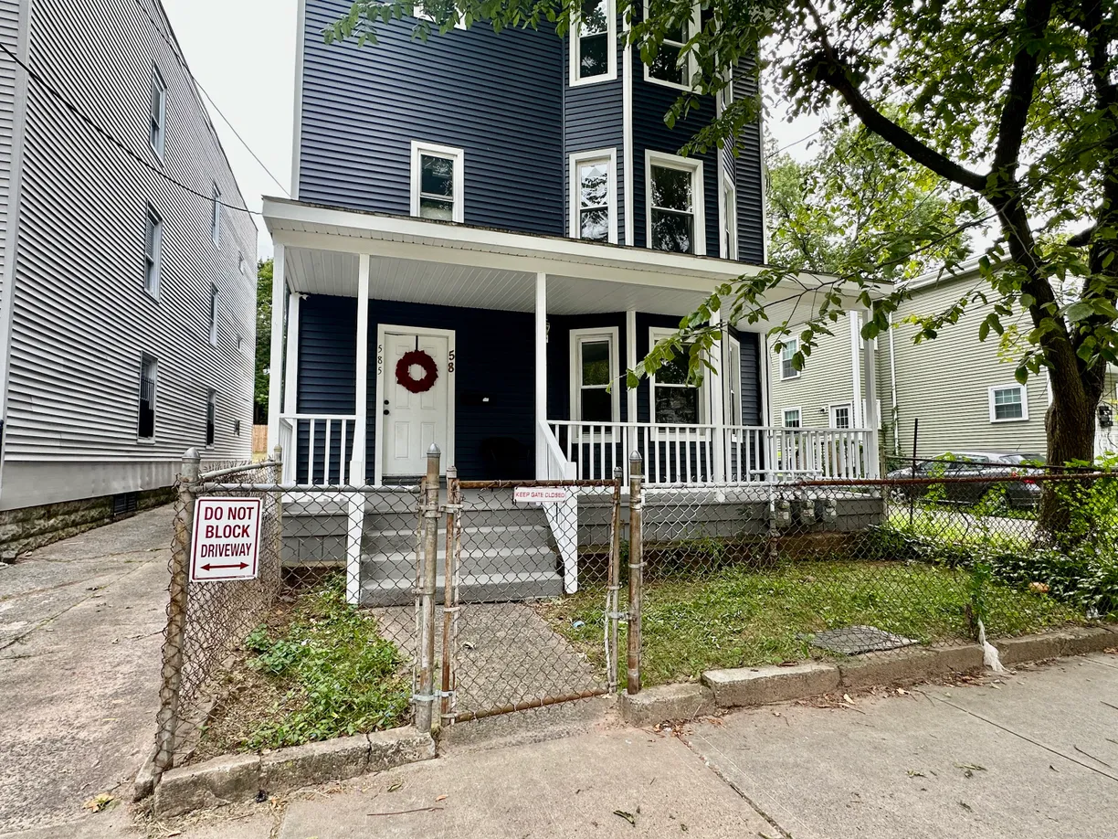 Greenwich Real Estate | View 585 Winchester Avenue, #1 | 3 Beds, 1 Bath