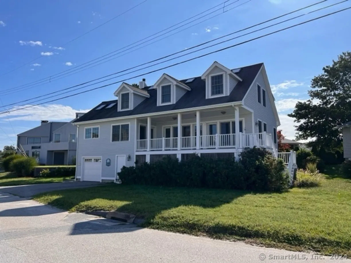 Greenwich Real Estate | View 242 West Shore Avenue | 4 Beds, 2 Baths