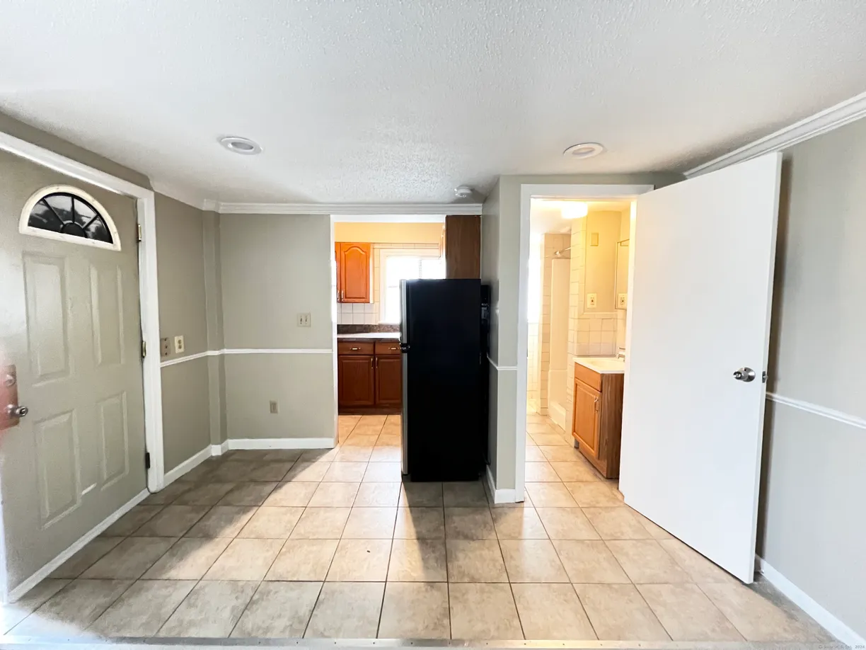 Greenwich Real Estate | View 204 South Main Street, 1 | 1 Bath