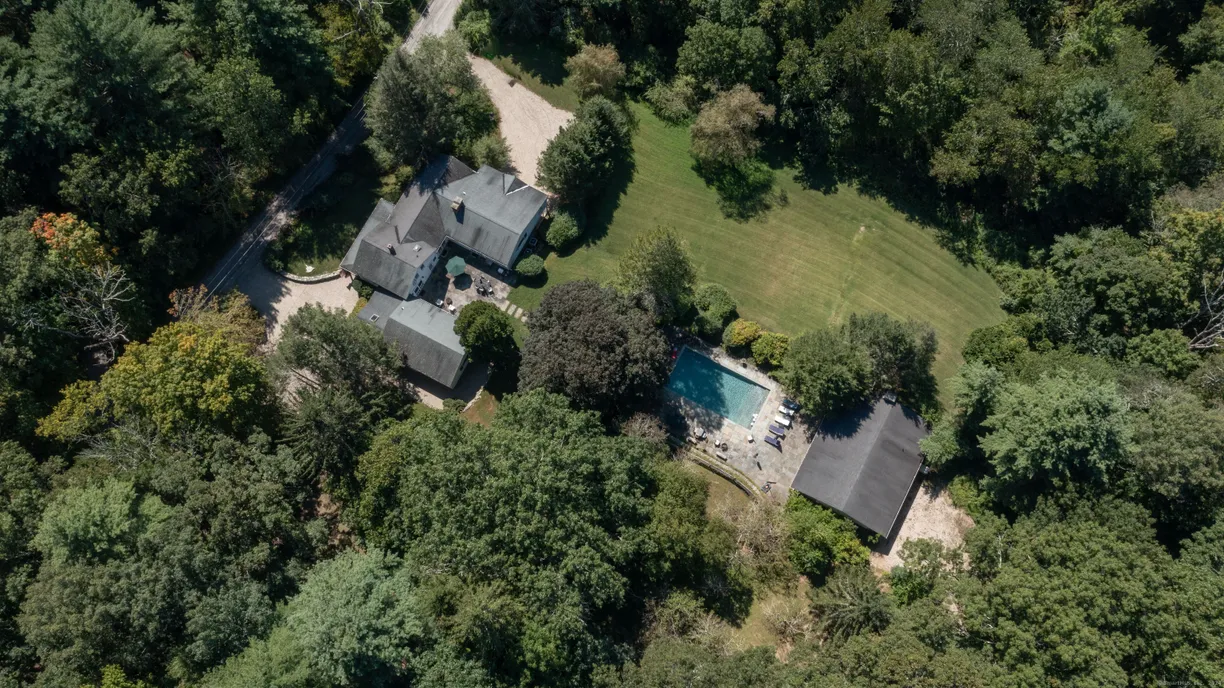 Greenwich Real Estate | View 36 Senff Road | 6 Beds, 5 Baths