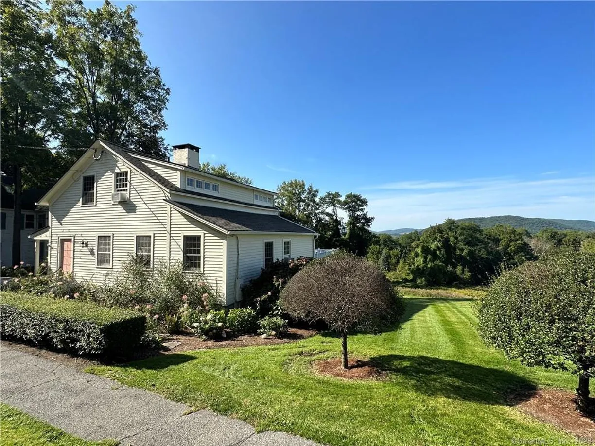 Greenwich Real Estate | View 70 North Main Street | 2 Beds, 3 Baths