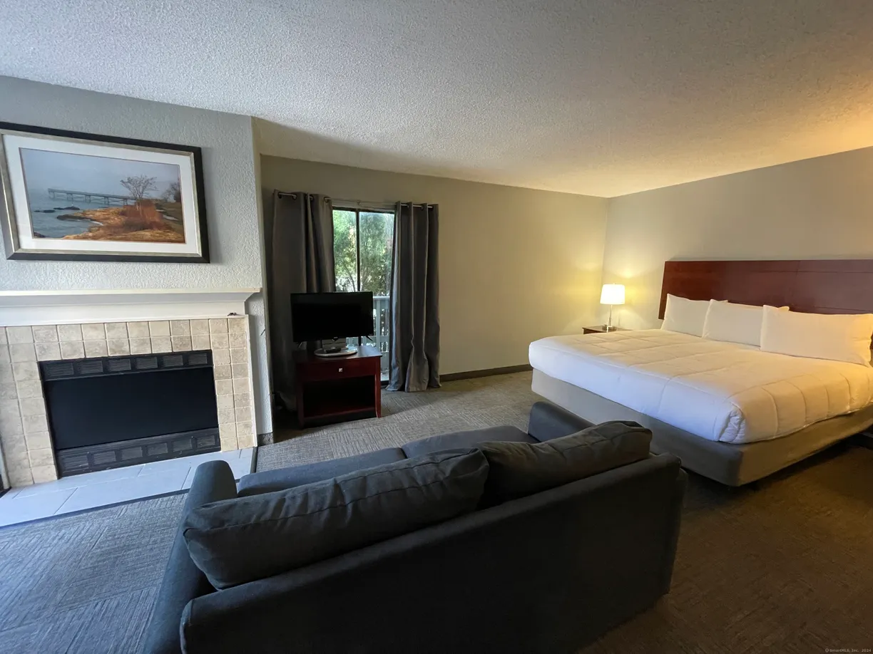 Greenwich Real Estate | View 3 Long Wharf Drive | 1 Bed, 1 Bath