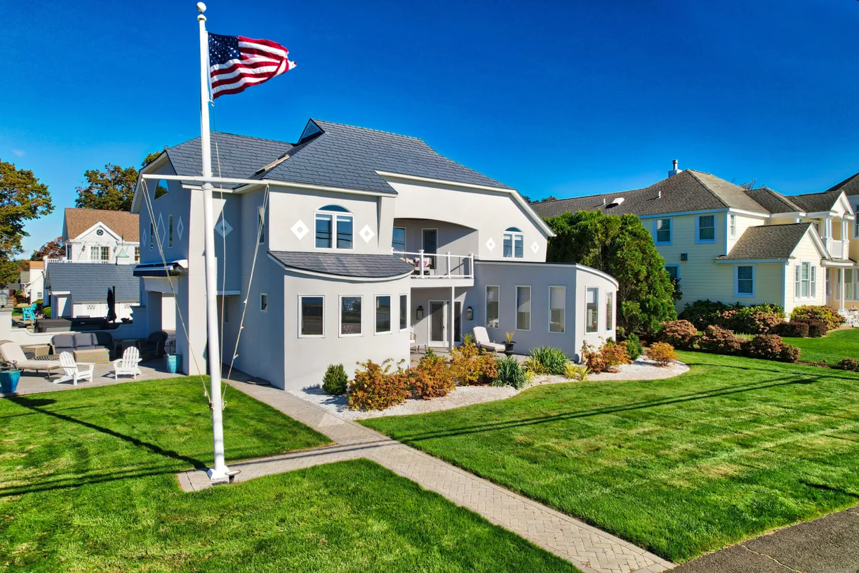 Greenwich Real Estate | View 372 Maple Avenue | Listing