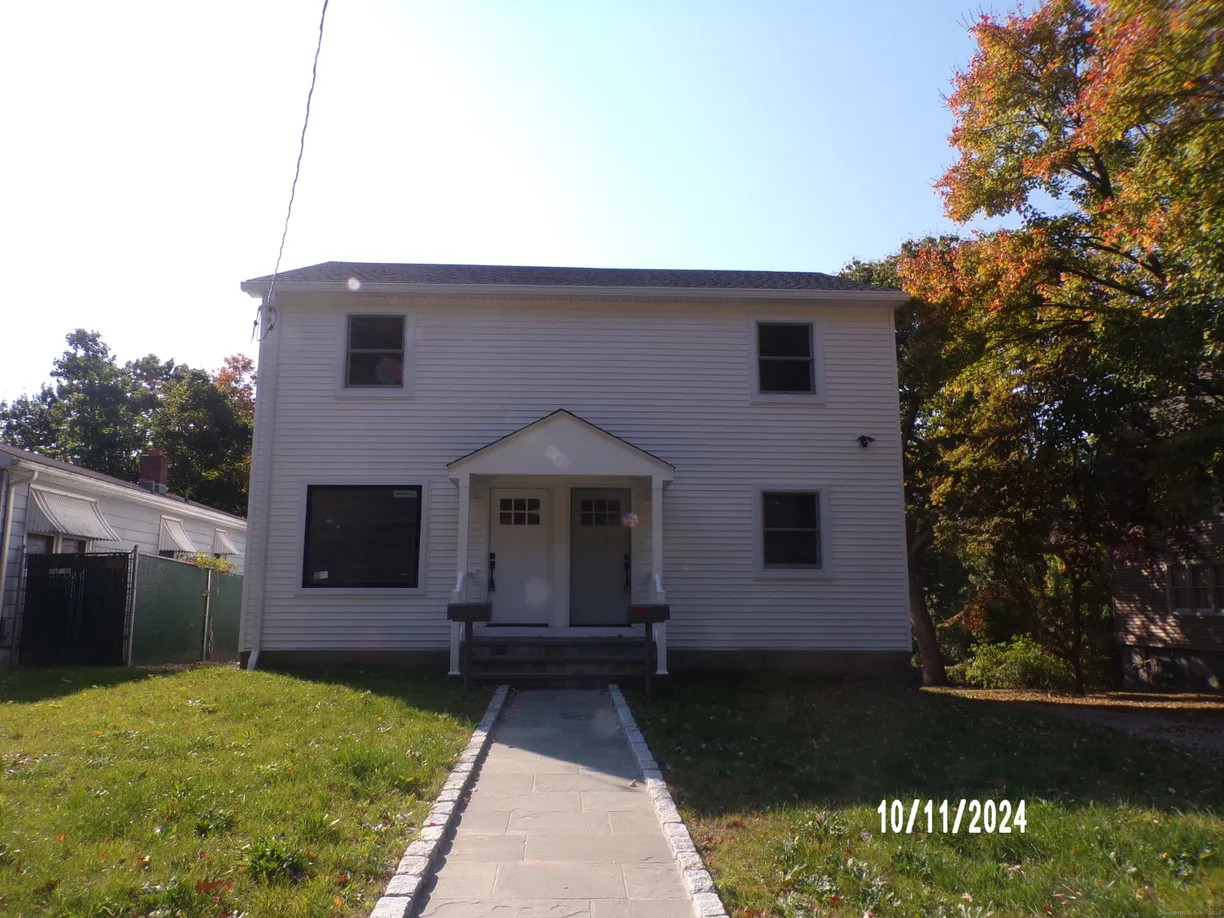 Greenwich Real Estate | View 28 South Cliff Street, 1St. Flr. | 2 Beds, 1 Bath