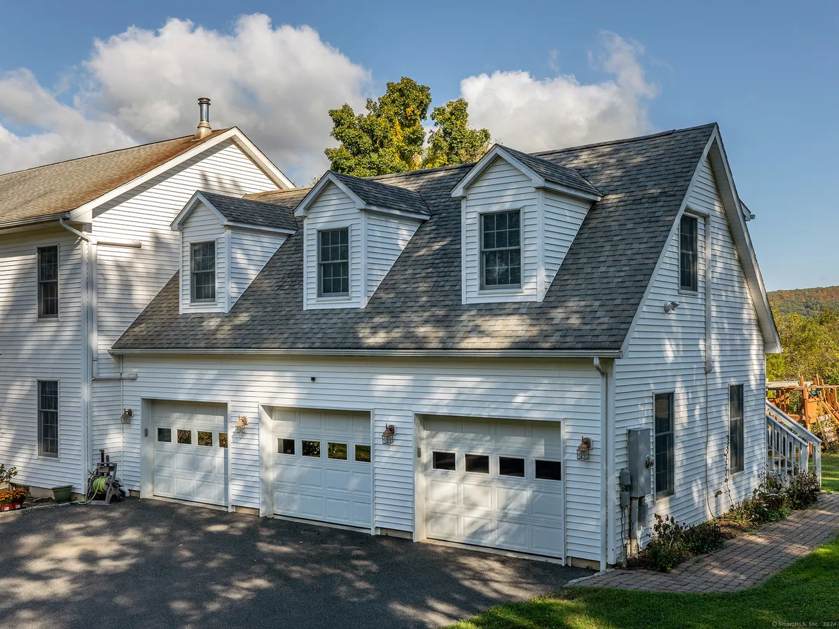 Greenwich Real Estate | View 54 Scofield Hill Road | 1 Bed, 1 Bath