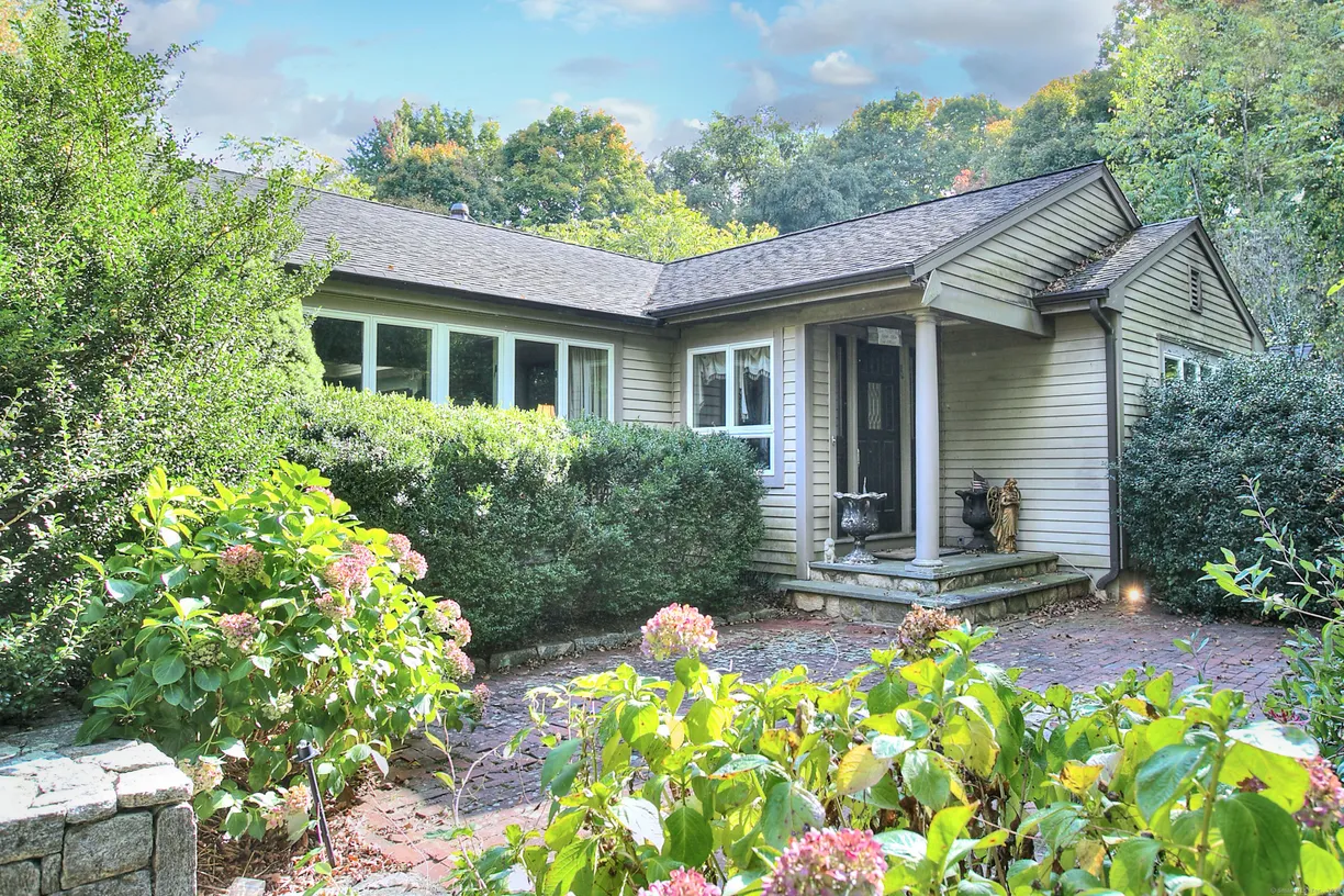 Greenwich Real Estate | View 110 Long Lots Road | 4 Beds, 4 Baths