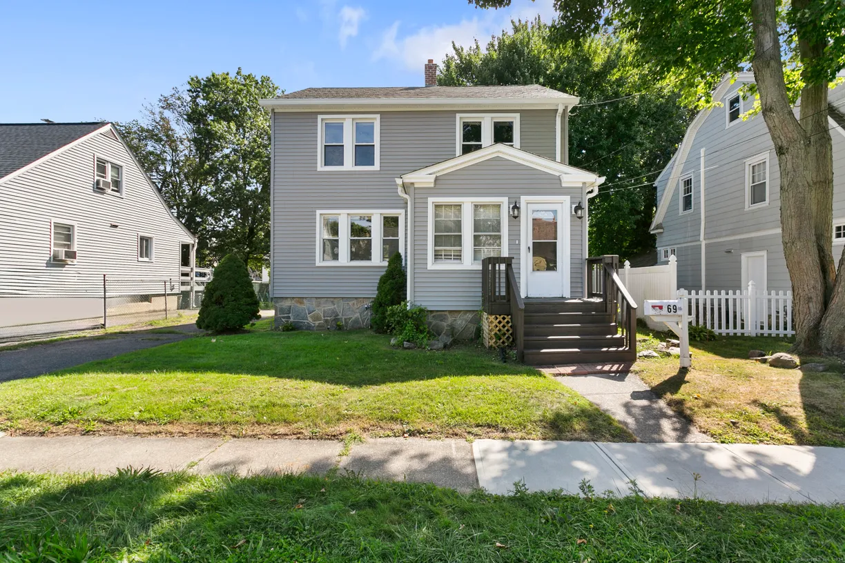 Greenwich Real Estate | View 69 Everett Street | 3 Beds, 1 Bath