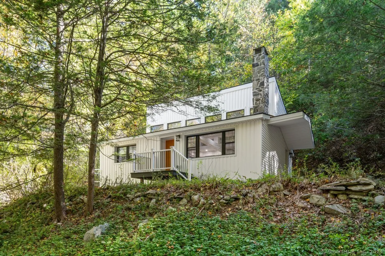 Greenwich Real Estate | View 129 Green Pond Road | 2 Beds, 1 Bath