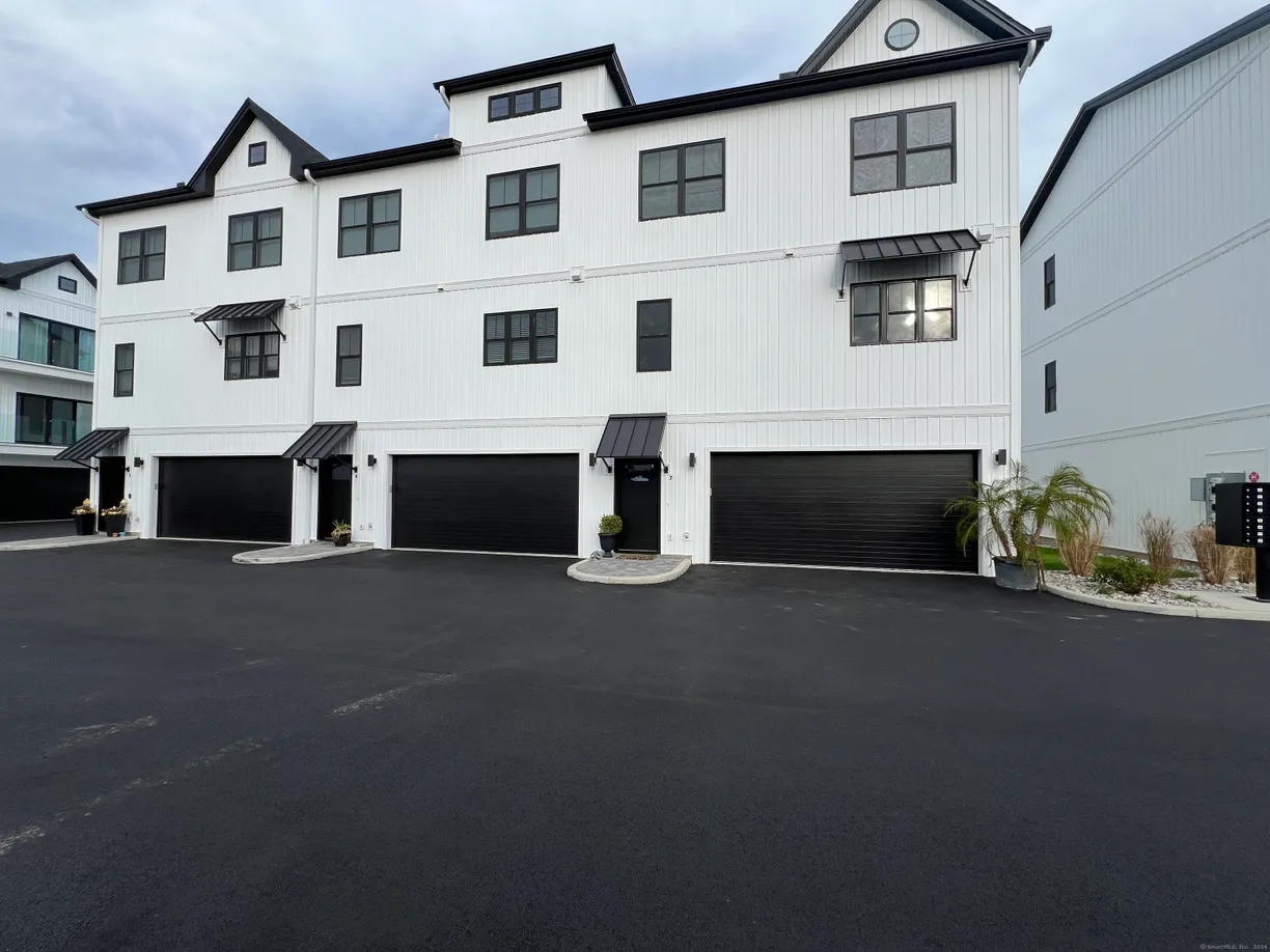 Greenwich Real Estate | View 7 Morse Avenue, 7 | 3 Beds, 2 Baths